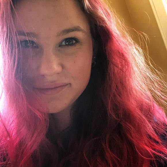 Meet your Posher, Briana - Picture 1 of 1